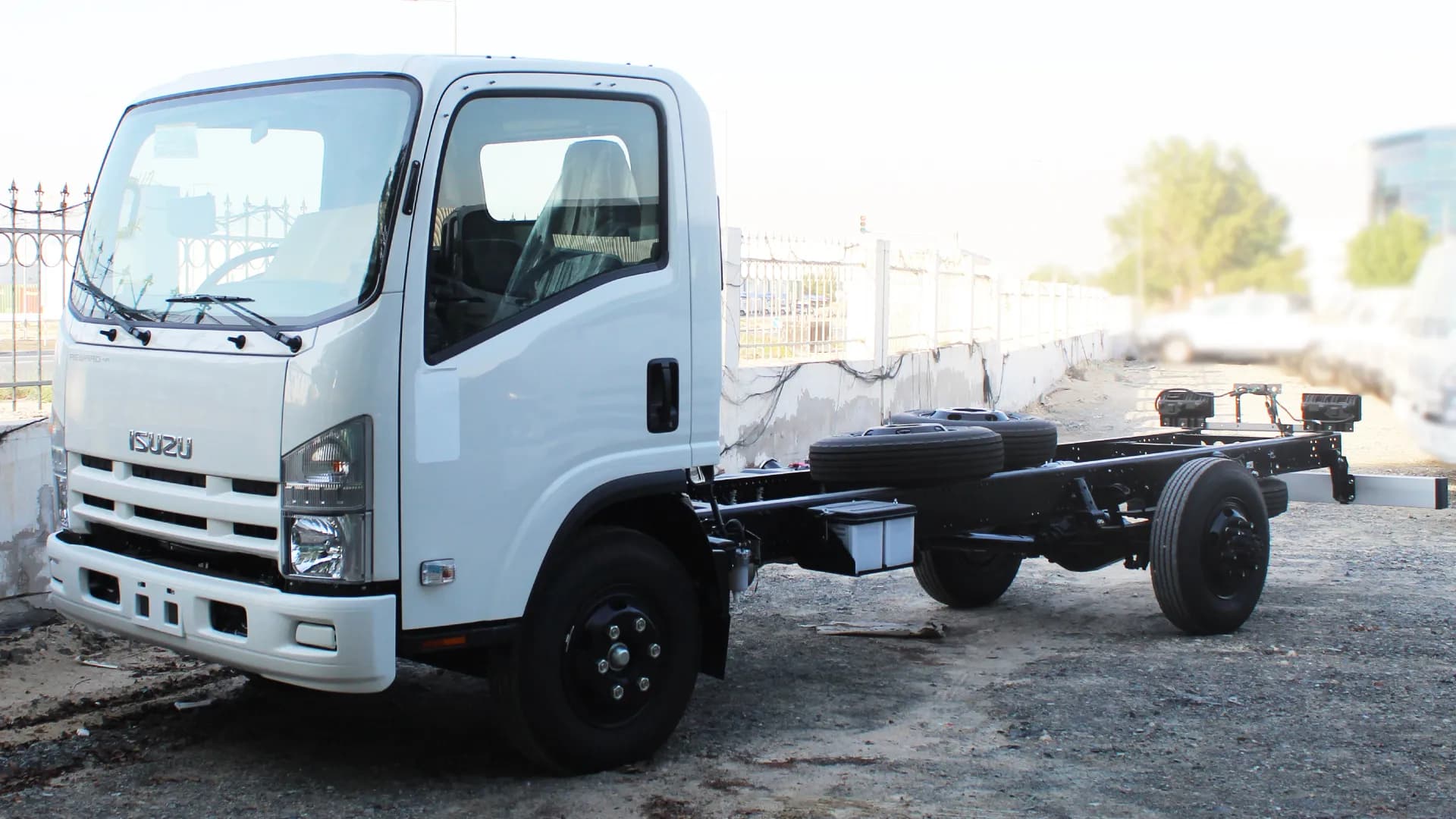 71H 4570 cc (4.6L) CAB CHASSIS MT